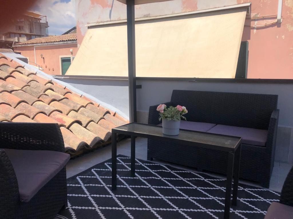 Narciso Boutique Apartment Ачиреале Экстерьер фото